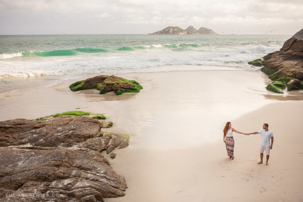 Ensaio Pré-casamento na Praia da Joatinga pelo fotógrafo de casamentos Luciano Mendes